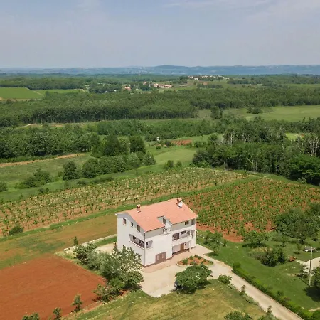 Apartmán Contemporary With Sea Views In Broskvari.