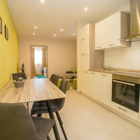 Apartmán Contemporary With Sea Views In Broskvari. Višnjan