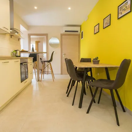 Contemporary With Sea Views In Broskvari. Apartmán
