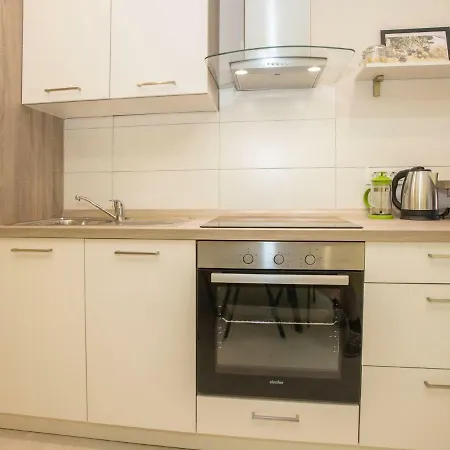 Apartmán Contemporary With Sea Views In Broskvari. *