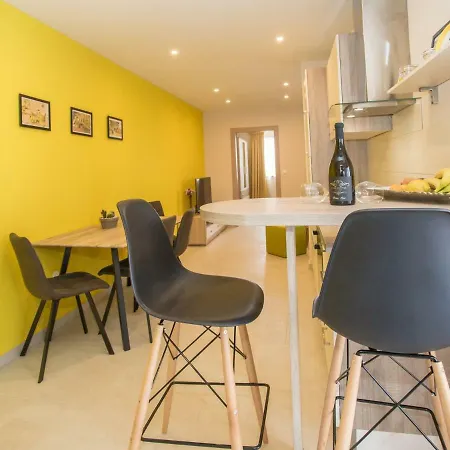 Apartmán Contemporary With Sea Views In Broskvari. Višnjan