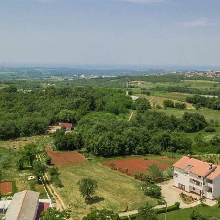 Apartmán Contemporary With Sea Views In Broskvari. *