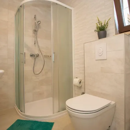 Apartmán Contemporary With Sea Views In Broskvari.