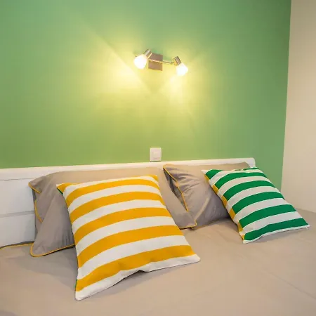 Apartmán Contemporary With Sea Views In Broskvari. *