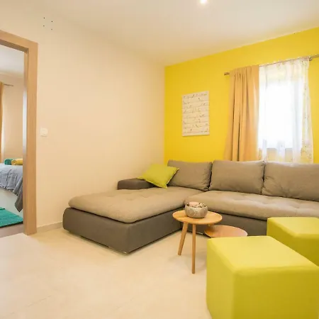 Apartmán Contemporary With Sea Views In Broskvari. Višnjan