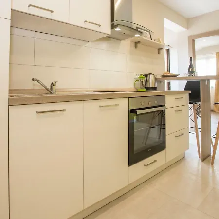 Contemporary With Sea Views In Broskvari. Apartmán Višnjan
