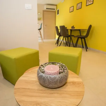 Contemporary With Sea Views In Broskvari. Apartmán Višnjan
