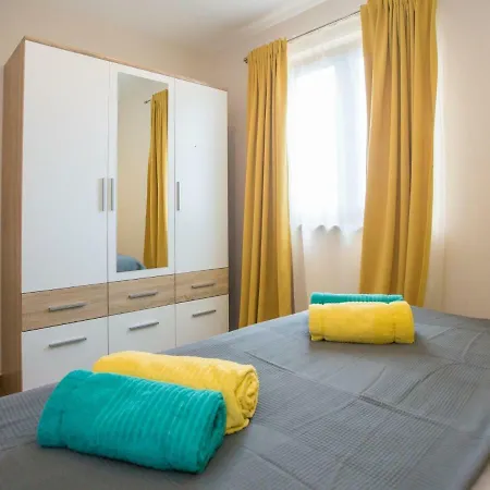Apartmán Contemporary With Sea Views In Broskvari. *