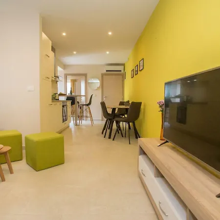 Contemporary With Sea Views In Broskvari. Apartmán
